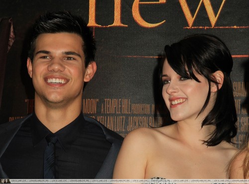  New Moon Regal Benefit screening - Knoxville