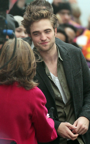  New Pics: Rob Out At The Today onyesha