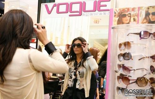  November 19th: Vogue Eyewear Store Event Featuring Jessica Szohr