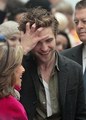 ROBERT PATTINSON GREETS FANS AND VISITS THE TODAY SHOW - 11/19/09  - twilight-series photo