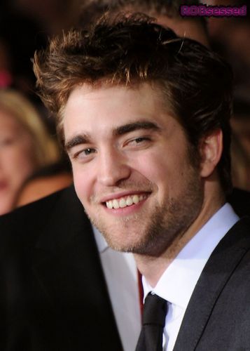  Robert Pattinson Close-Ups from New Moon Premiere