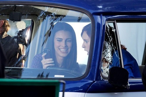 Rumer Willis and Jessica Lowndes play a new lesbian couple on "90210" 