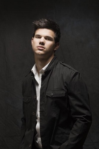  taylor lautner - USA Today -