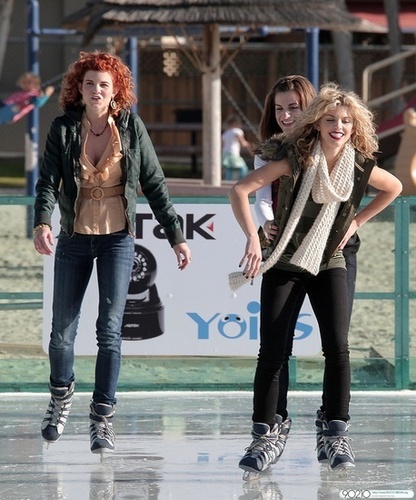 AnnaLynne goes ice skating with her sisters