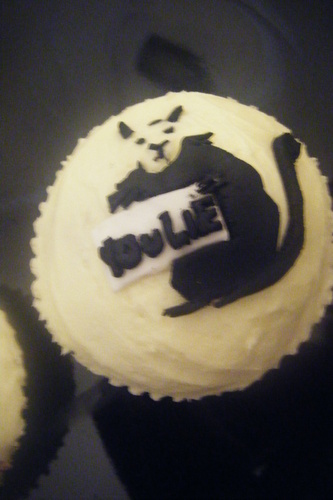  Banksy cupcake
