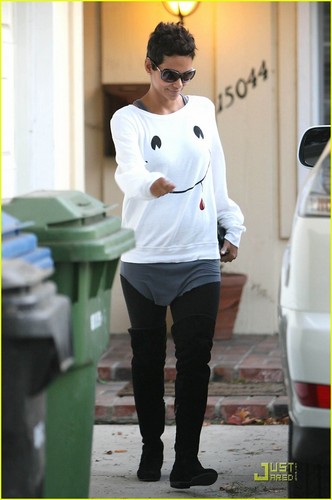 Halle Berry: Smiley Face With Fangs