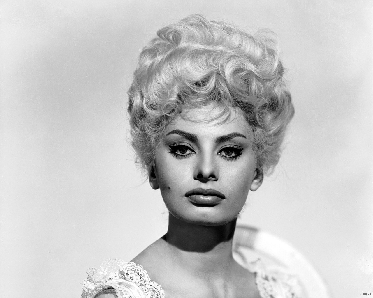 Sophia Loren hot