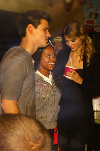  Taylor & Taylor's tanggal night Thursday - 12/3/09