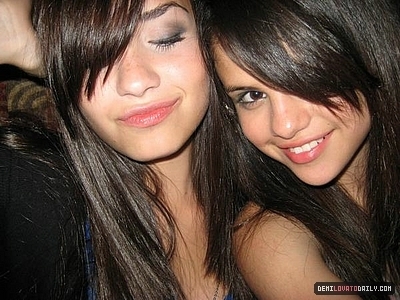 pictures of selena gomez and demi lovato on barney. selena gomez and demi lovato