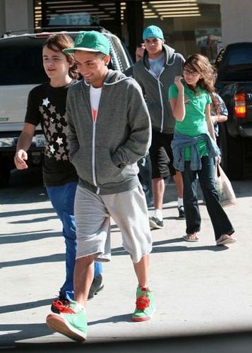  prince,paris,blanket and omer at Thanksgiving