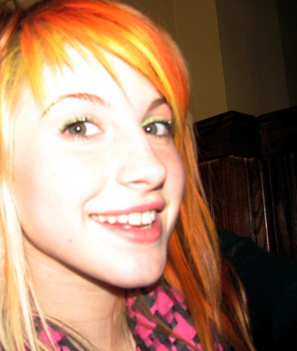 hayley williams twitter picture. hayley williams twitter