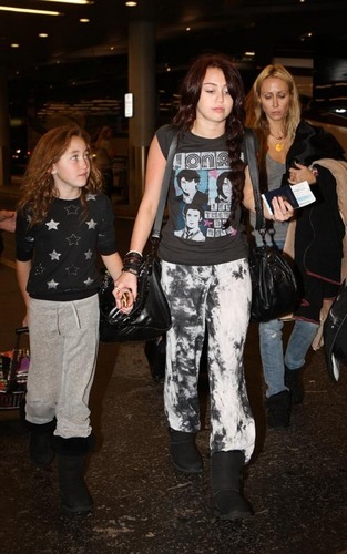 Miley Leaving Miami Airport