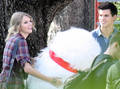 New Photos of Taylor from the set of 'Valentines Day' - twilight-series photo