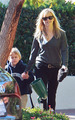 Reese in Brentwood - reese-witherspoon photo