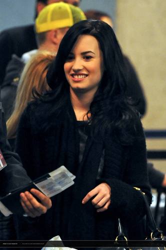 Demi at LAX Airport. December 18