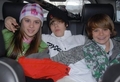 Justin with friend and family  - justin-bieber photo
