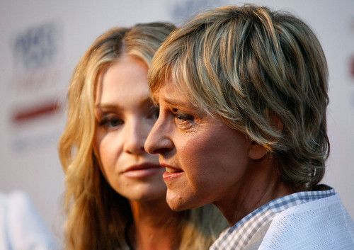  Ellen DeGeneres And Portia de Rossi Host Yes! On سہارا 2 Party