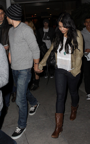  Vanessa & Zac Out in Hollywood