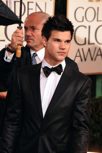  Taylor Lautner - 67th Annual Golden Globe Awards