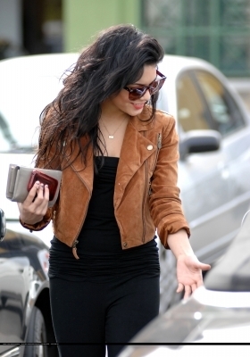  Vanessa Out in Studio City