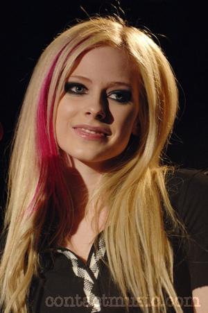 Do u like the Tomboyish avril or the punk one Avril Lavigne Fanpop