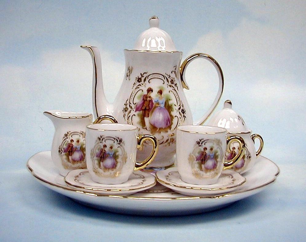 I invite you to tea,but which vintage tea set would you like me to use
