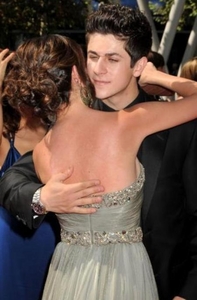  Right before they hugged at the Emmys, David detto "you look _____" to Selena.