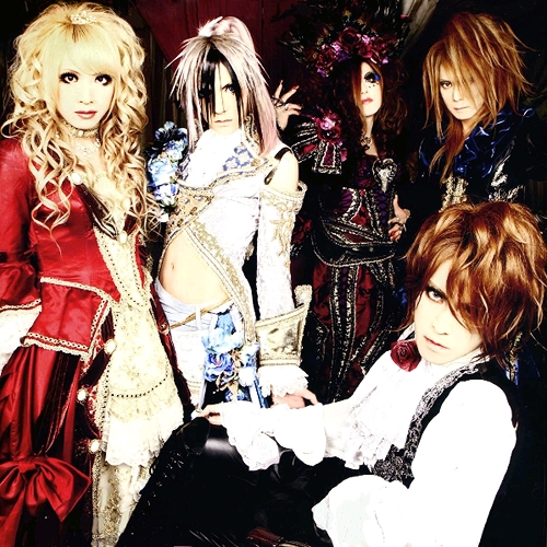  Versailles, Are they boys au girls?