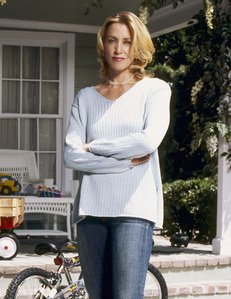  Who does Felicity play on Desperate Housewives?