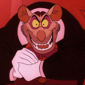  At the end of the Big Ben sequence the clock strikes the hour, and the vibrations of the گھنٹی, بیل sends Ratigan flying off of the clock hand. What time does the clock say?