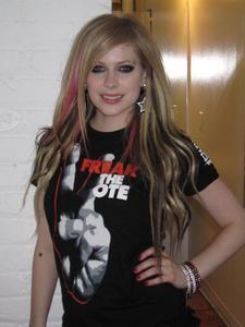  T atau F: Avril has Abbey Dawn watches.