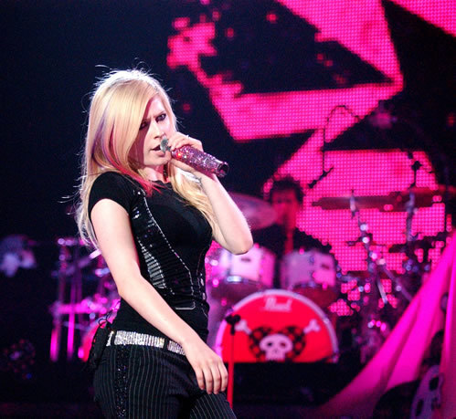  How many months did Avril's saat tour go for?