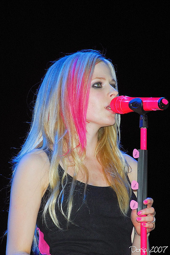  Where was the last place Avril performed for her Sekunde tour?