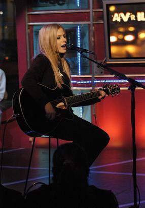  What was the last song played on Avril's saat tour?