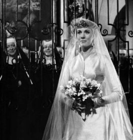  Julie Andrews is getting married in which film ?