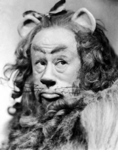  What colour ribbon did the cowardly lion wear in The Wizard of Oz ?