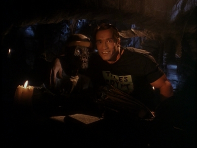  In which episode did Arnold make a guest appearance with the Cryptkeeper?