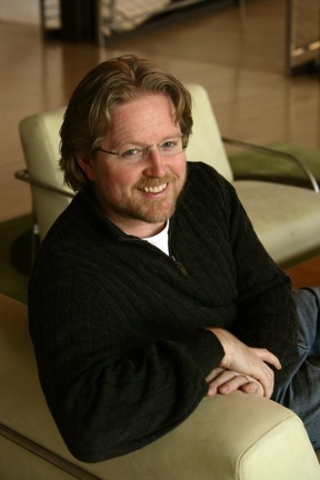  While working on Finding Nemo, director Andrew Stanton would often become distracted and start écriture the script for what other Pixar movie?