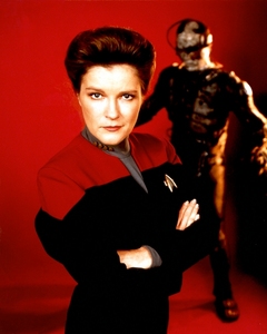  Which actress gave up the part of Captain Janeway after only one ngày of filming?