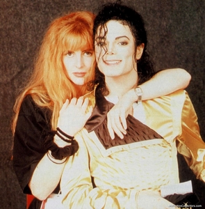  Who is in this picture with Michael?
