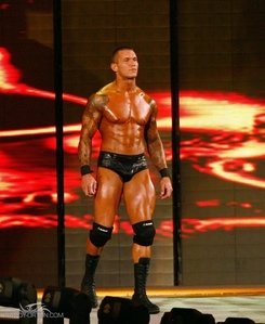  How tall is Randy Orton ??