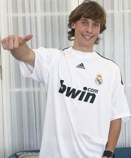  When did he sign with El Madrid ?