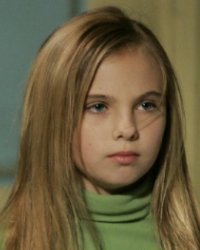  According to Pokarsky & Coleite Molly Walker was in a deleted scene of "Our Father". They said: 'There was a scene where Arthur found Molly and stal her ability, using it to find Hiro and Claire in the past. However, the scene just seemed overwhelmingly, what’s the word? Disturbing.' So it seems Arthur took Molly's ability and somehow used it to get back in time to where they were. It would seem like a stretch, but we have seen Sylar use people's abilities to a much greater strength than they could as well. HOWEVER, this is now a deleted scene, and non-canon, meaning Molly still has her power. This is the best answer I can come up with. Here's a link to the interview too. http://bit.ly/l8mgw Another plausible explanation is that he used the time travelling ability that he stal from Peter earlier in the series.