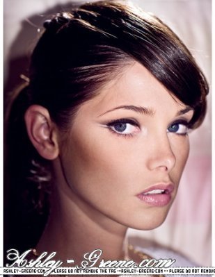  Do Ты think that Ashley Greene Should have played Alice?