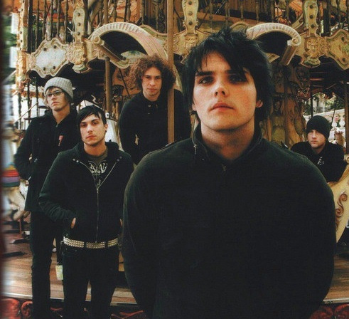  fave band is MY CHEMICAL ROMANCE <3<3<3 fave singer is GERARD WAY MDR