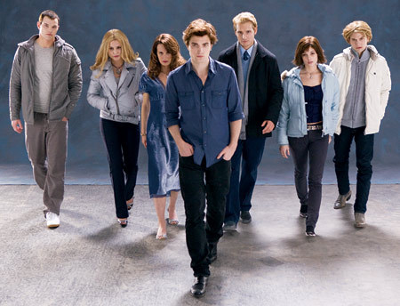  Lets say twilight was real and u had the choice to be a part of the cullen family who would u choose to be? and why?