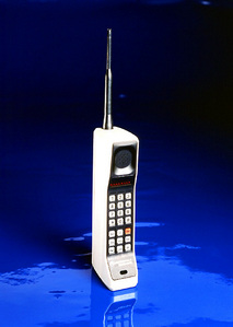  this is my fave phone an it is a motorola but i cant member how much it cost cos it was so long geleden that i bought it