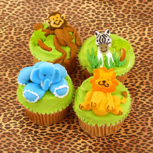  AWWWWW OHNO!!! Darksiidee I feel so sorry for you! Here is a カップケーキ for you! ^^ Oh the Lion one is for u!