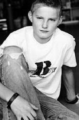  I think alexander ludwig should be Alec, hes not a major bintang and he and decoda would look somewhat alike and same age.....i dunno there are not many people to choose from but definately....ALEXANDER LUDWIG!!! WOOOOOOOOOOOOOOOOWHOOOOOOOOOOOO