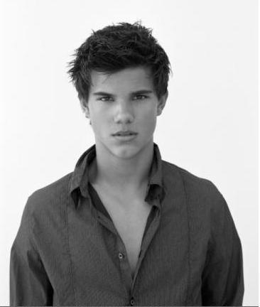  Wht i want to know is- why are there never any good pictures on google of Taylor Lautner/Jacob Black?